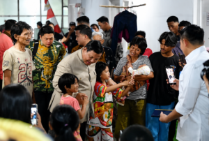 Prabowo Datangi Warga Pinggir Rel Senen, Kini Mereka Dapat Rumah Baru yang Lebih Layak