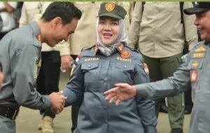Bupati Musi Rawas Hj. Ratna Machmud Menghadiri Apel Akbar, Pengukuhan dan Deklarasi Satlinmas